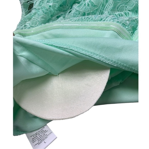 Lace Crop Top with Heart shaped Neckline Large Size - Picture 5 of 11